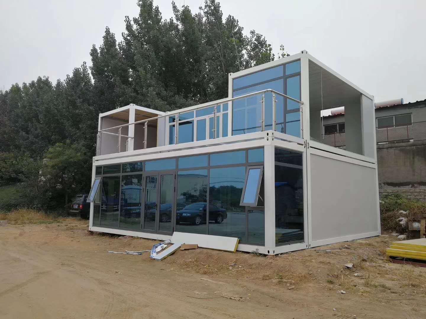 使用夾芯板建筑的箱式房屋的投入使用